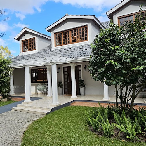 FEEL Hair Clinic logo