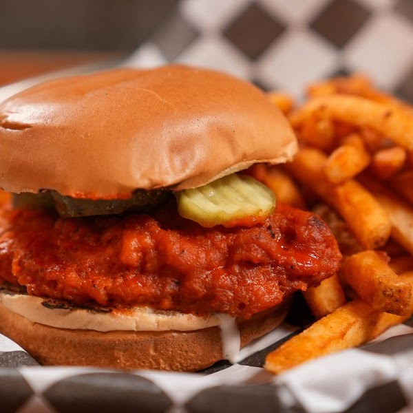 LUNDY'S WINGS exterior