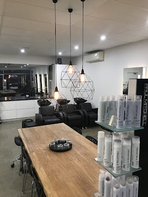 Salon Seventy Six photo 2