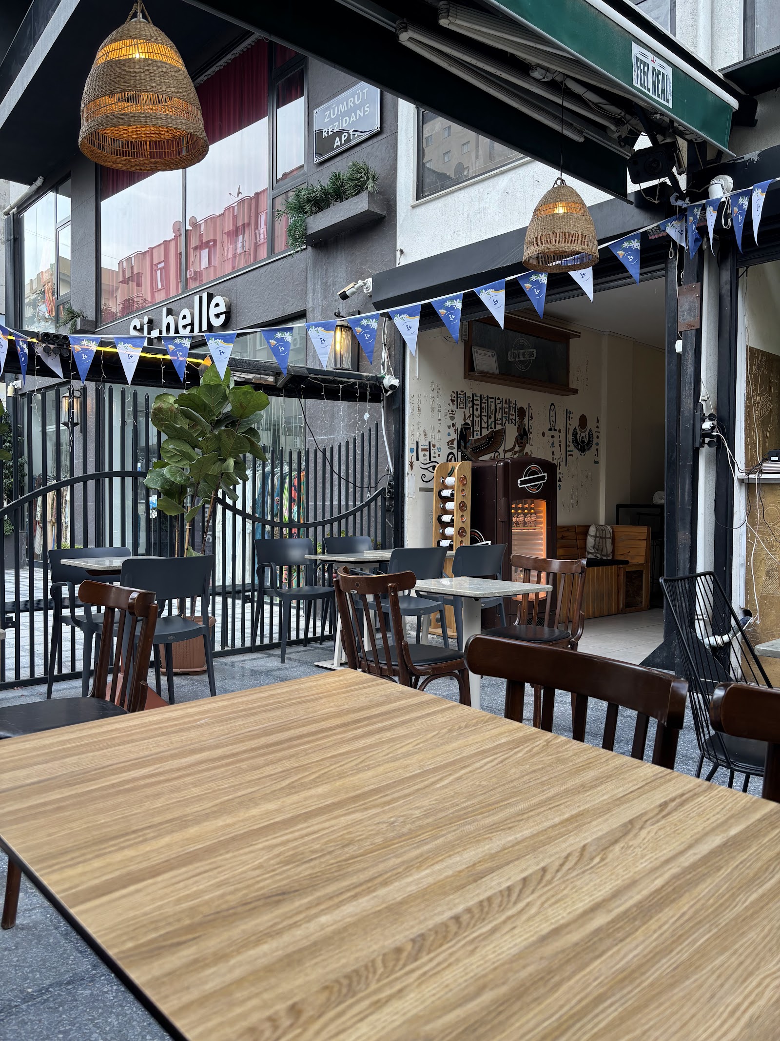 BUBBA CAFE & BAR mekanı