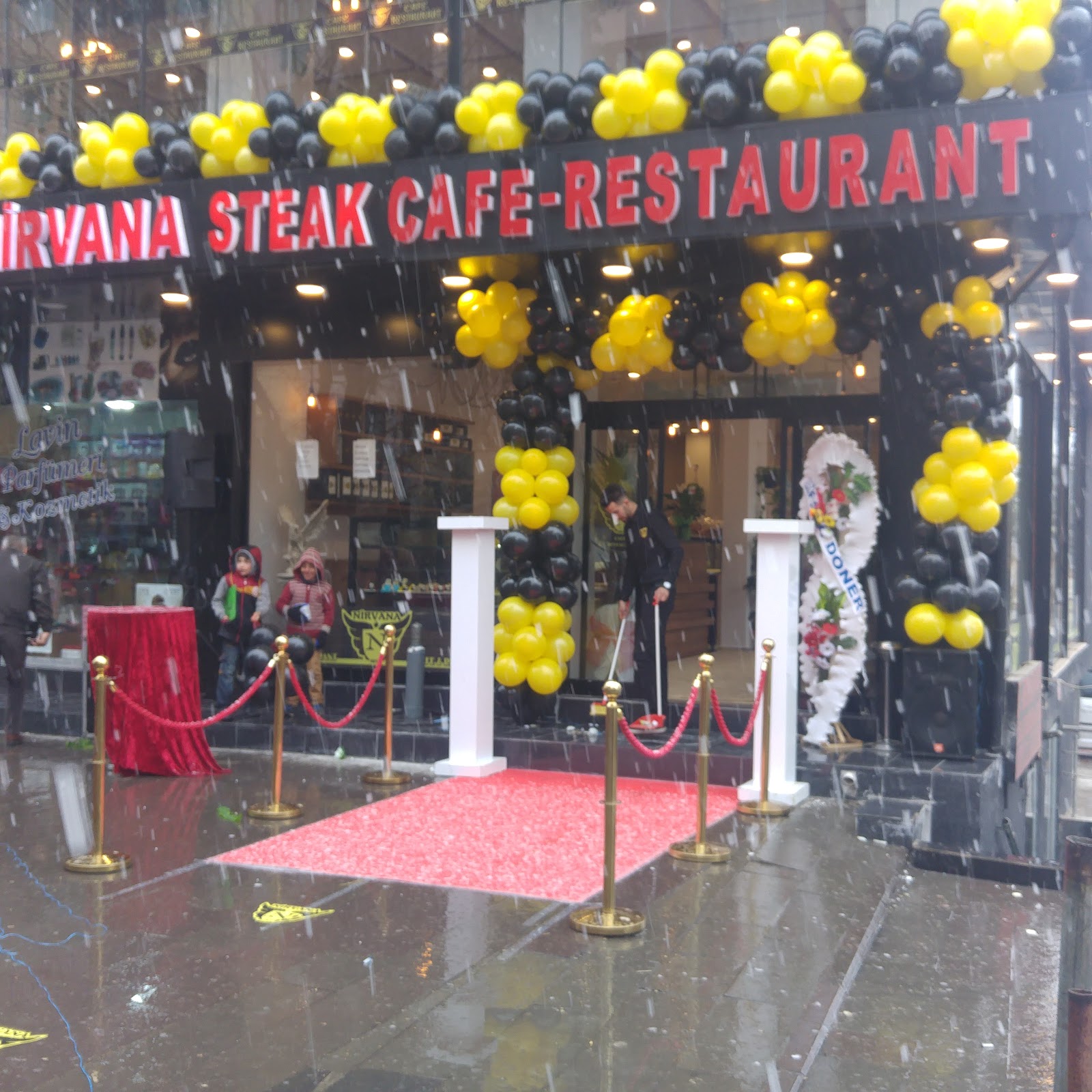 H&S NIRVANA CAFE RESTAURANT mekanı