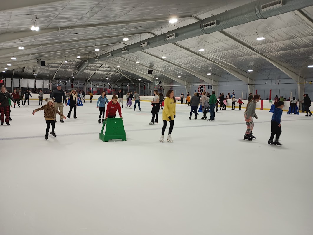 Perry Park Ice Skating Rink exterior — Indianapolis, United States