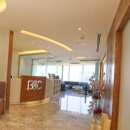 ( عيادات بيوتي اند كير - (مركز الجمال والرعاية