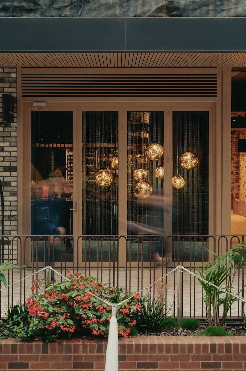 R by Raita Noda. photo 1