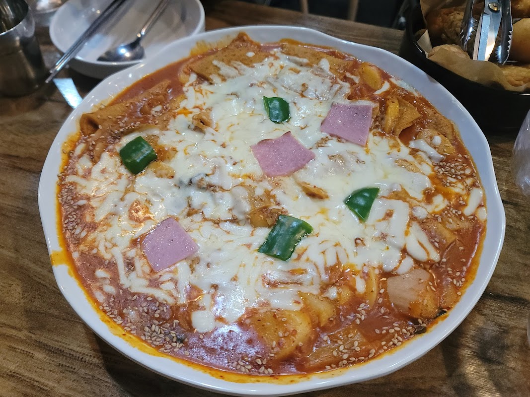 Yujayu Kimchi Tteokbokki Sinchon Branch
