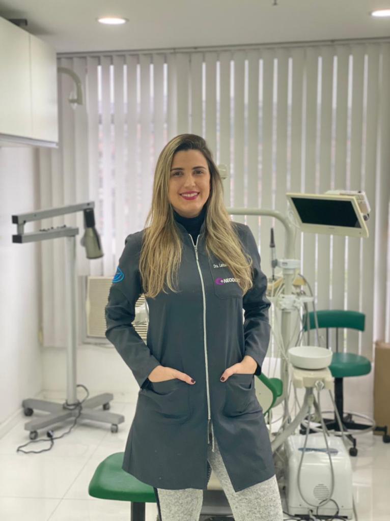 Dra. Larissa Corteletti | Implante dentário e prótese | Dentista Niterói - foto 2
