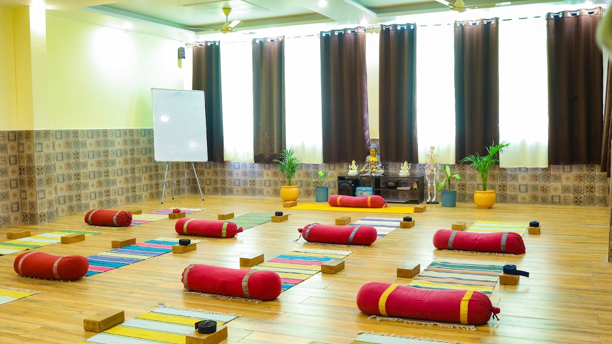 Rishikesh Yogkulam Italy - Formazione per insegnanti di yoga — 3