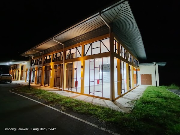 Anjung Usahawan Kampung Pahlawan - Photo 1