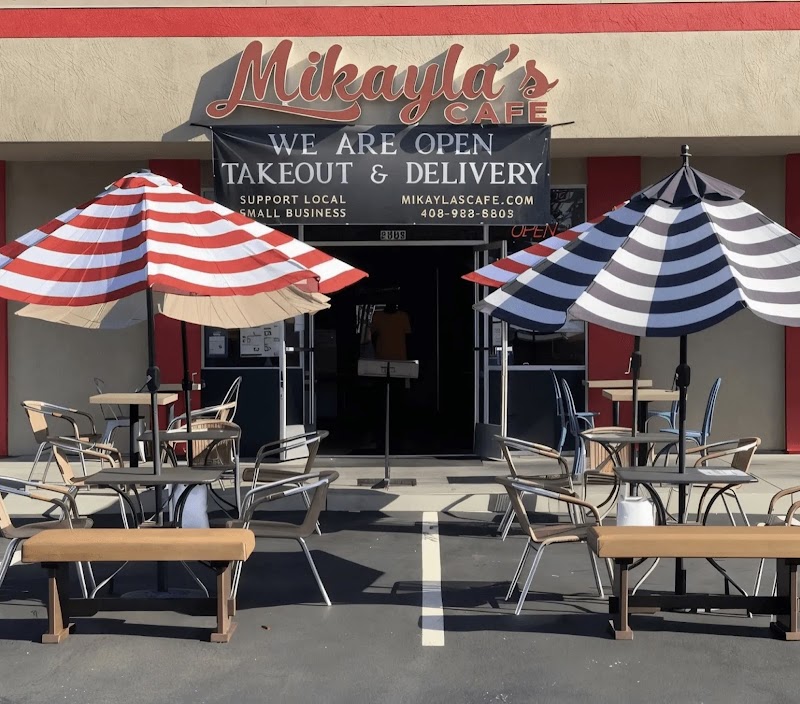 Casual outdoor dining available