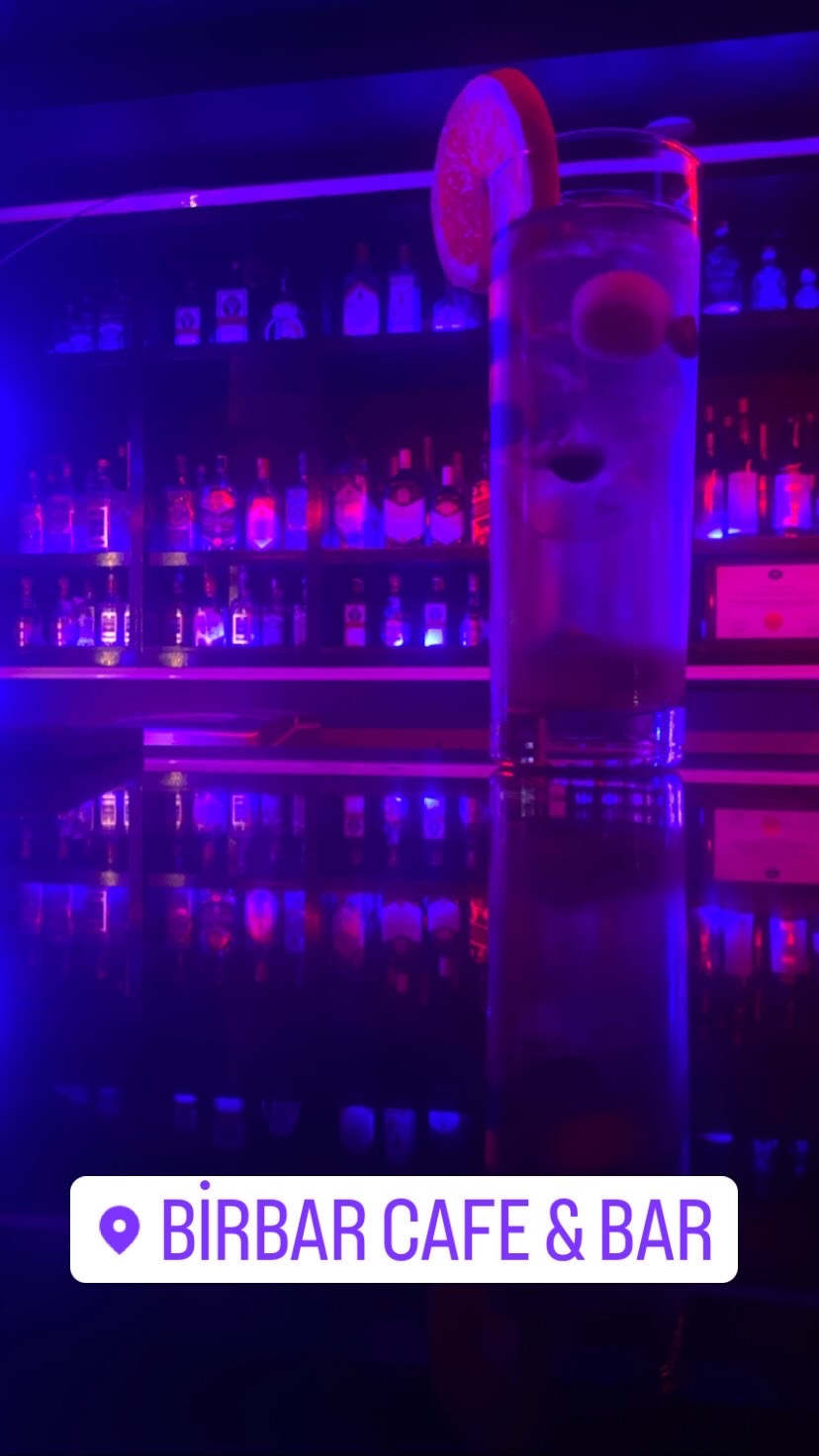 BirBar Cafe&Bar mekanı
