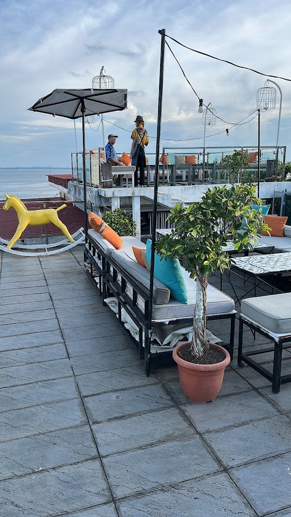 Balin Roofgarden Bistro & Bar