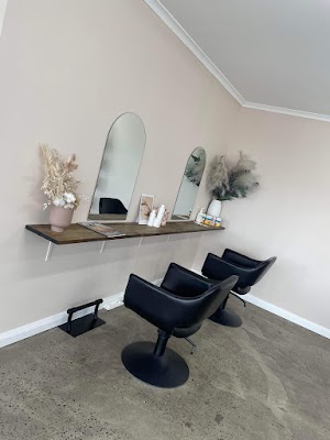 Miss June the salon photo 3