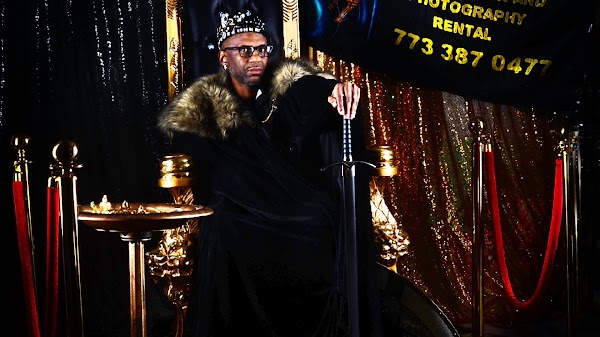 Pics and thrones throne chair ,photography,360 video and Led banners ect portfolio