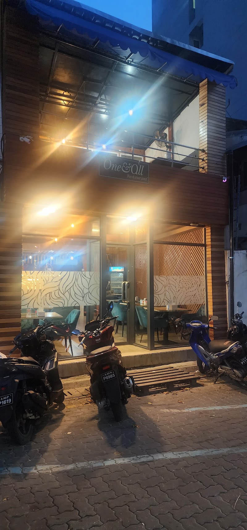 One & all restaurant photo 3