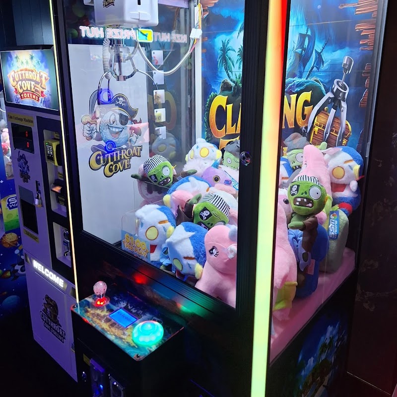 Cutthroat Cove Blacklight mini-golf — interior