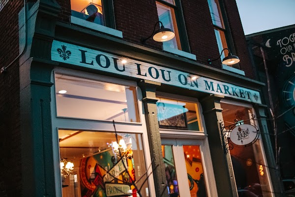 LOU LOU ON MARKET exterior