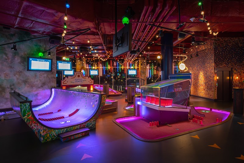 Puttshack - Oakbrook — Miniature Golf Course in Oak Brook