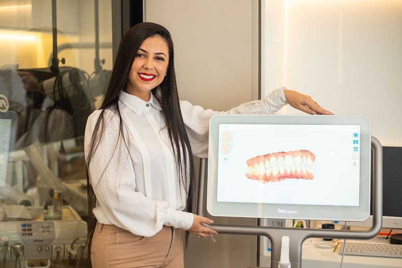 Consultório Odontológico - Dra. Francielly Moura & Dra. Madiane Igarçaba