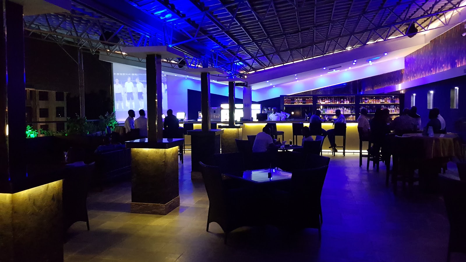 Gekko Bar and Lounge at Mackinnon Suites