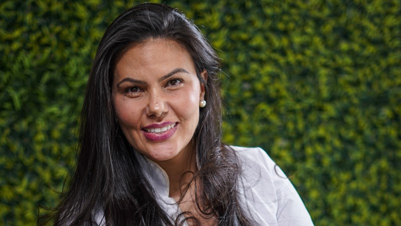 Implantes Dentários Com Sedação | Dra. Camila Moreira Moreira - foto 1