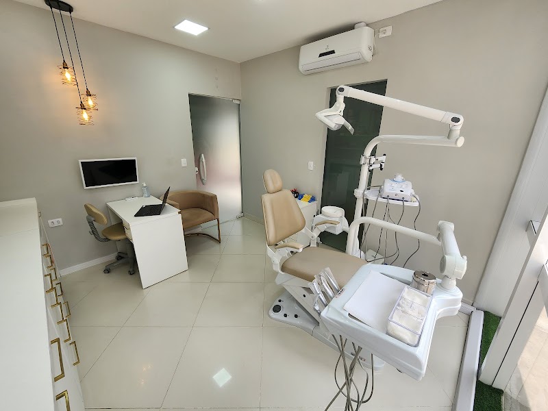 Implantes Dentários Com Sedação | Dra. Camila Moreira Moreira - foto 2