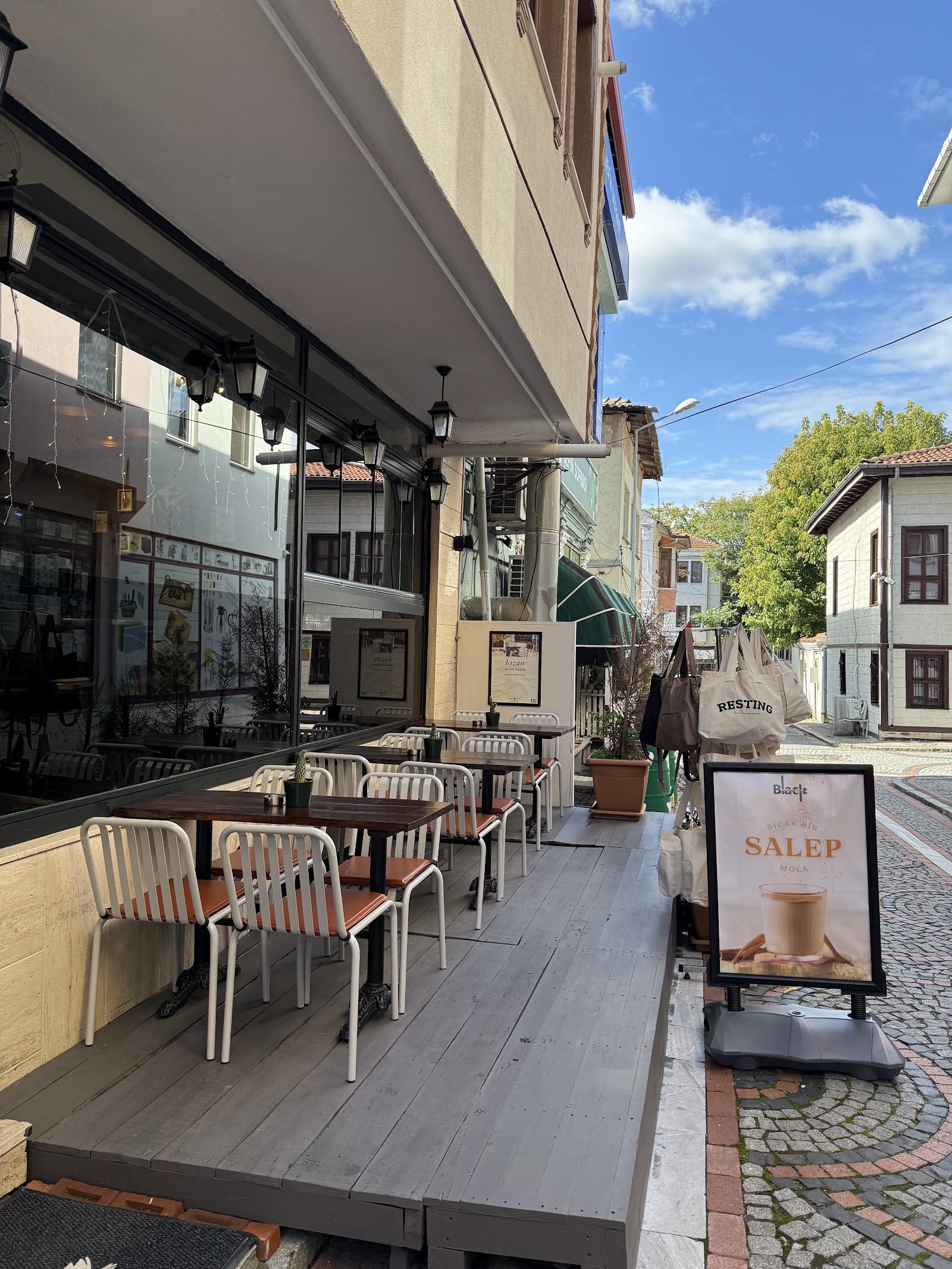 Edirne Black Kitap Cafe - Kültür Sanat Kafe mekanı