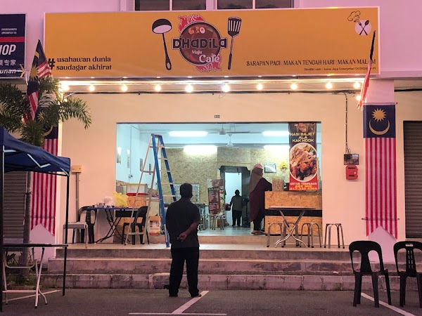 Dhadila Maju Cafe - Photo 1