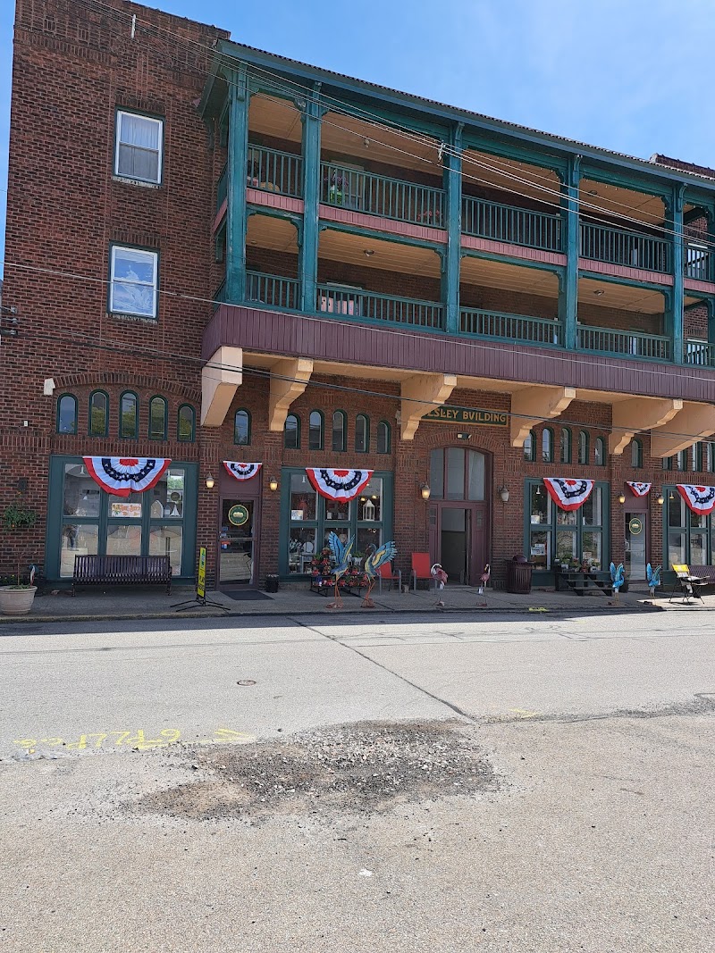 Wavie & Janes Emporium photo 4