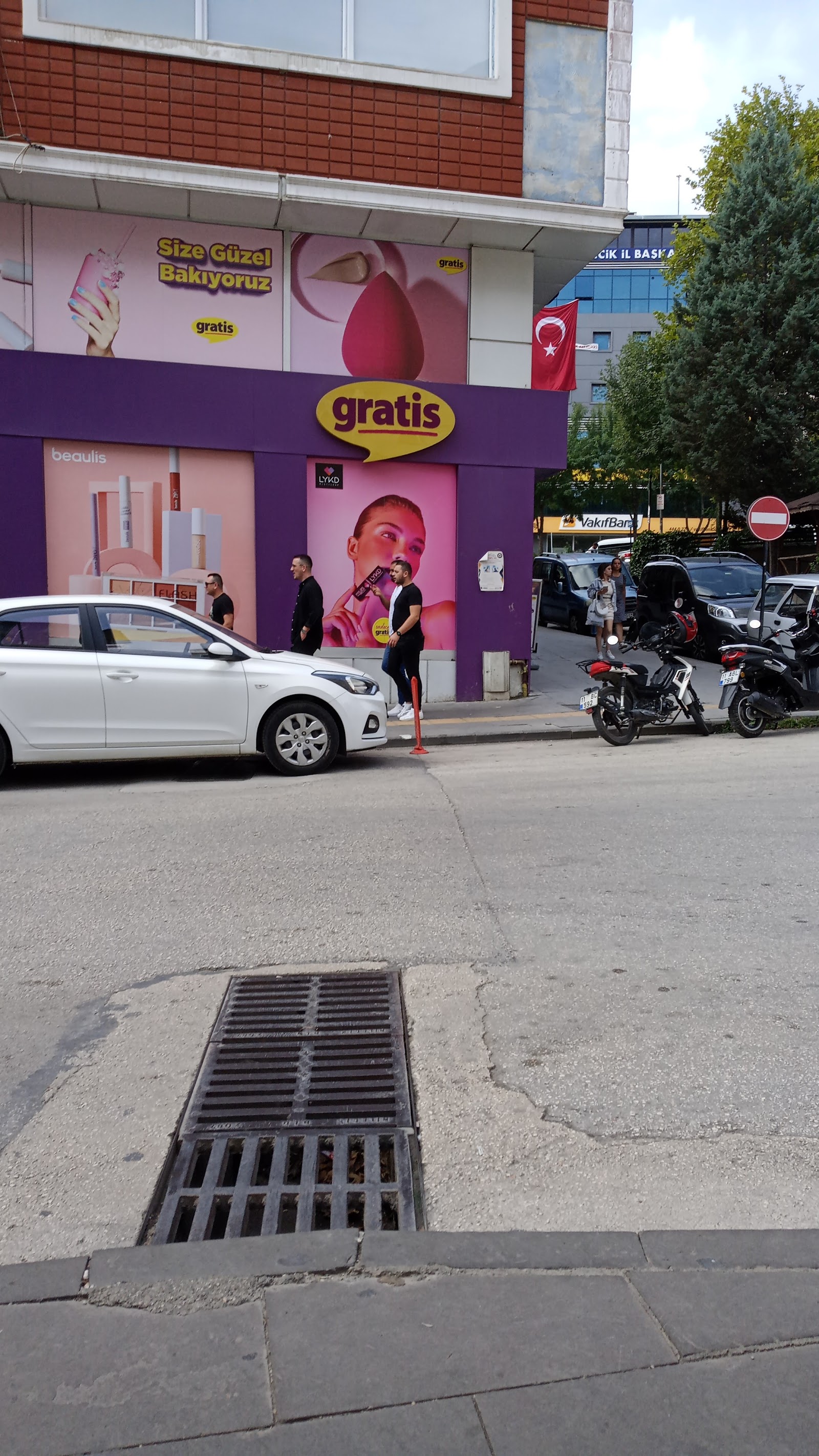 Gratis (BLC MERKEZ CD) mekanı