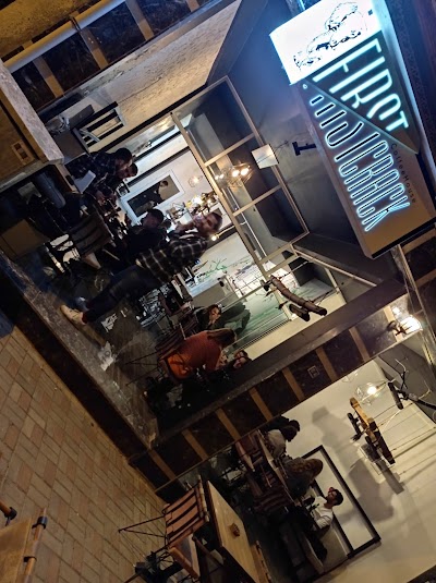 First Crack Coffee House - Kafe