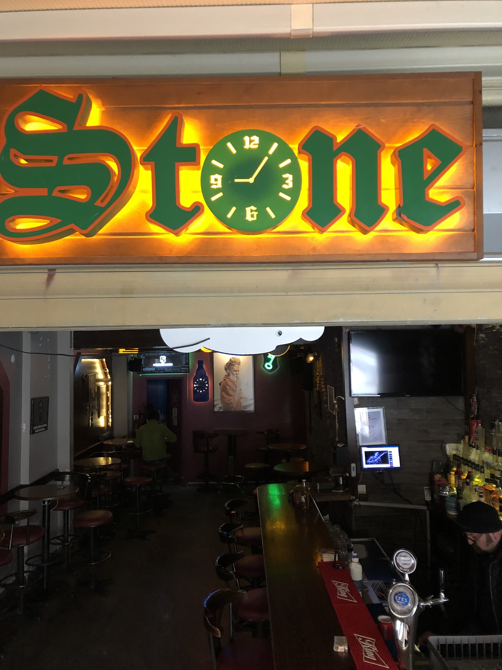 Stone Bar mekanı