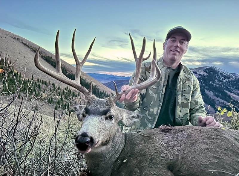 Western Wildlife Adventures - Photo 1