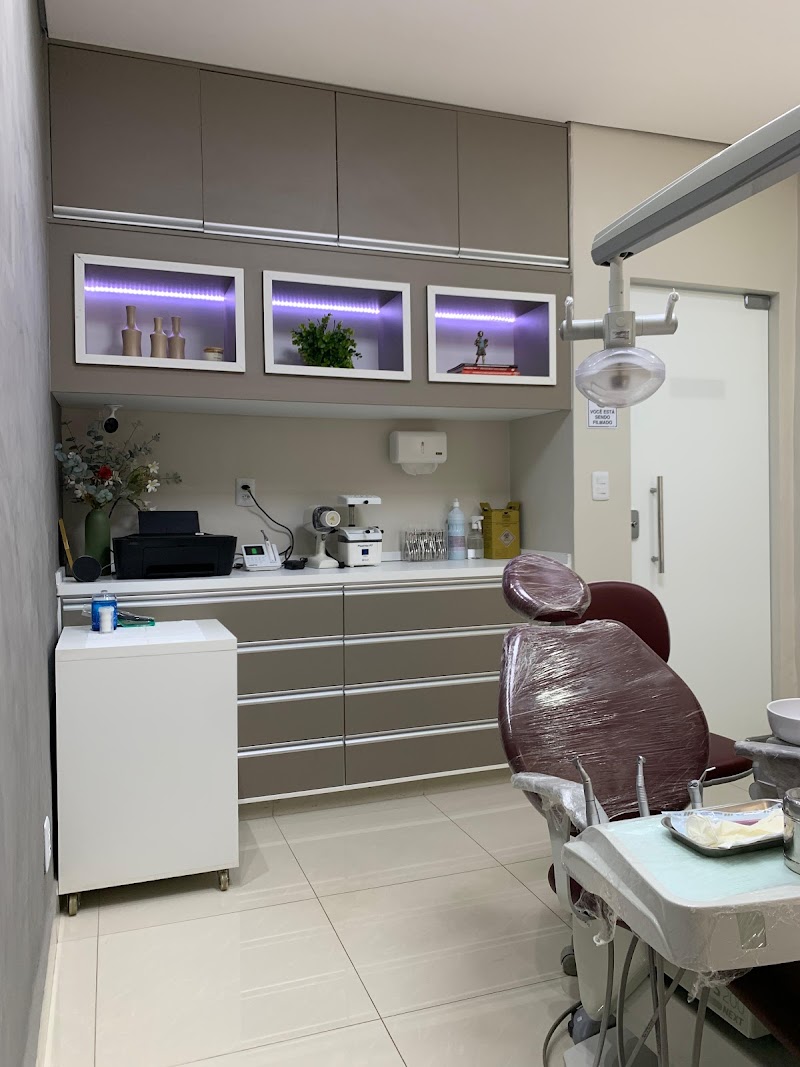 Clínica Odontológica Dra. Ruama Melo - Facetas em Resina, Aparelhos, Alinhadores, Implantes e Próteses | Dentista em Cuiabá - foto 2