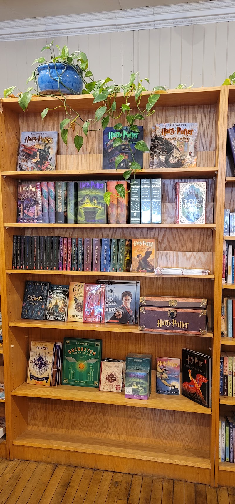 Bestsellers Books and Coffee Co. photo 4