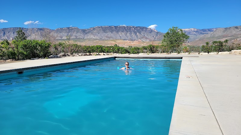 The Hideout Lodge & Guest Ranch - Photo 2
