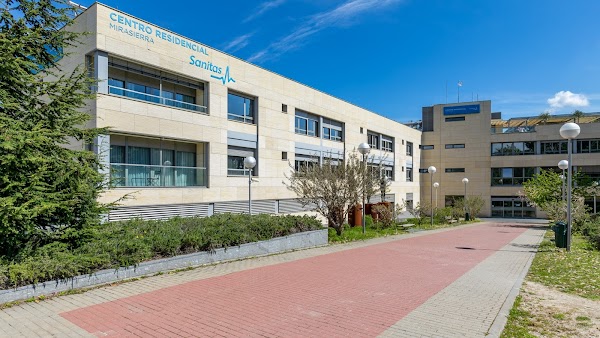 Residencia Sanitas Residencia y Centro de Día Mirasierra — C. de Nuria, 40, Fuencarral-El Pardo, 28034 Madrid, España