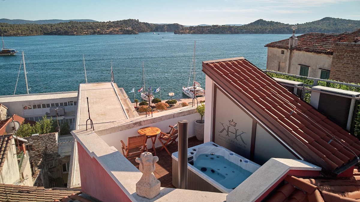 Palace Divnic by Armerun Hotel Collection, dog-friendly hotel in Split