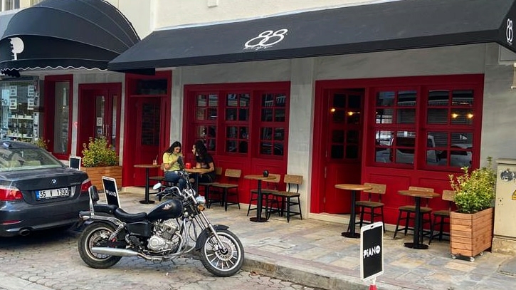 88keys Cocktail Bar İzmir mekanı