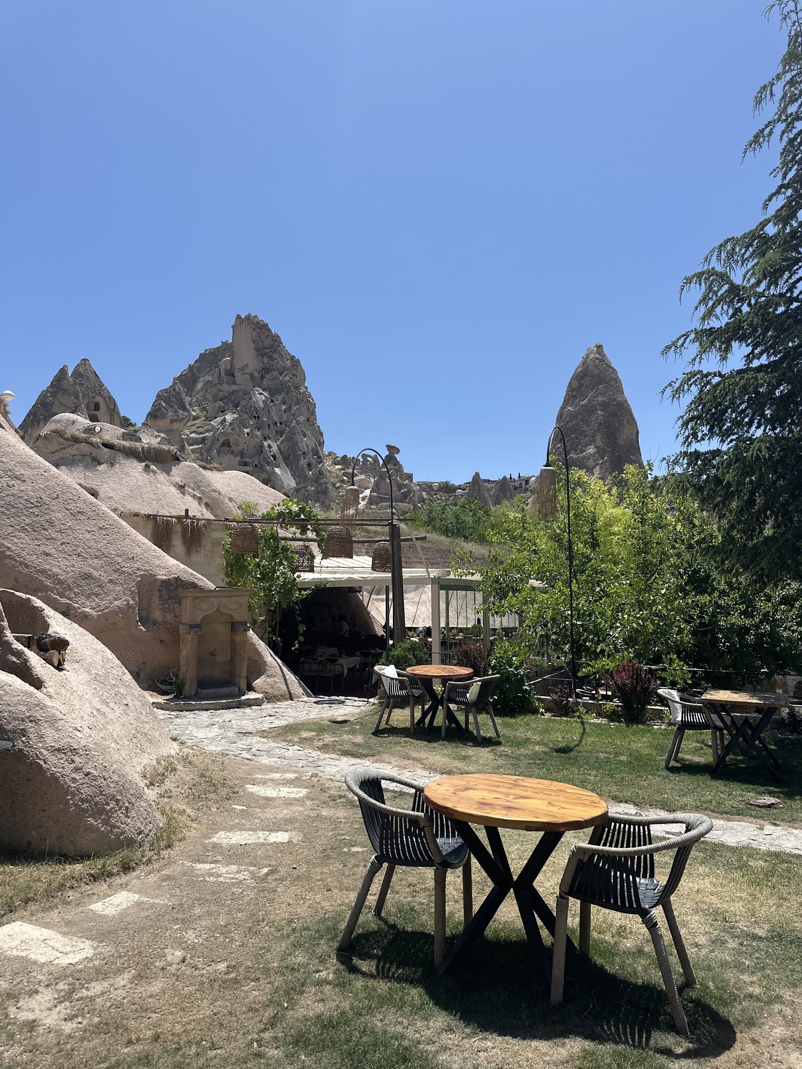 Jardinn Restaurant & Gastro Pub mekanı