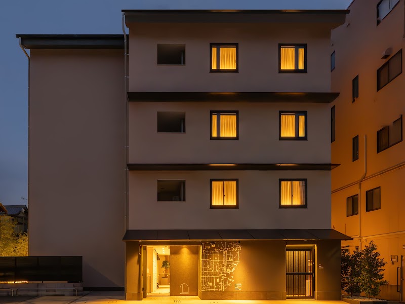 hotel anddoggy
