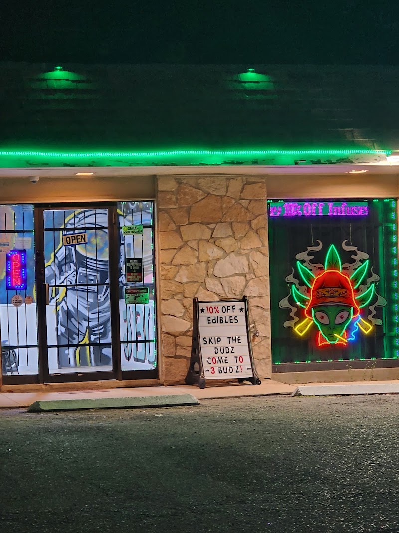 Video tour of 3-Budz Dispensary retail environment