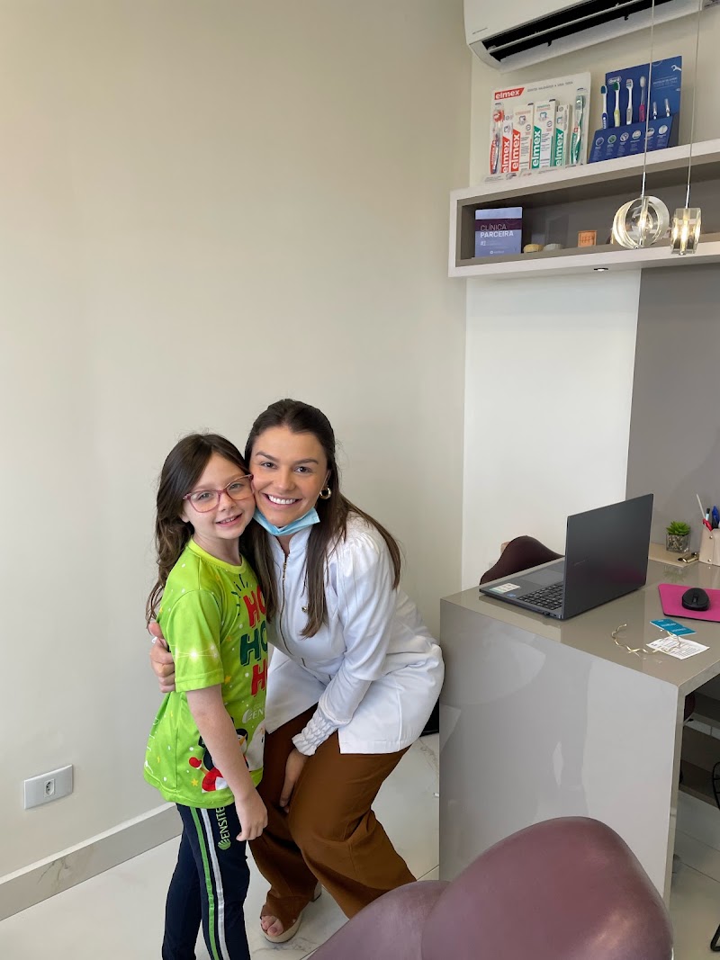 Dra. Juliana Zanin - Cirurgiã Dentista - foto 2
