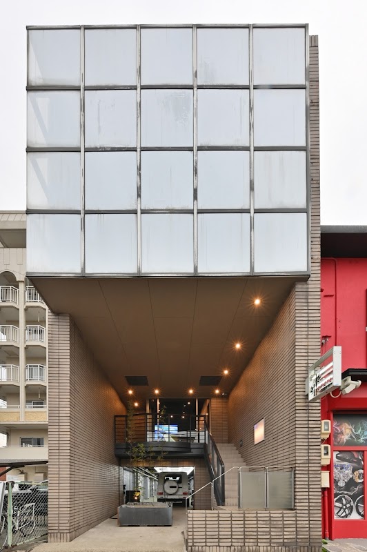 中古車販売店 クレブル 昭和橋通店