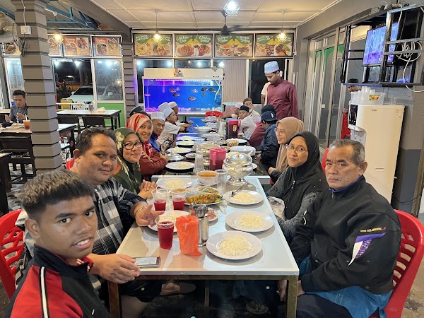 Juara Tomyam Seafood Rhu Renggeh - Photo 1