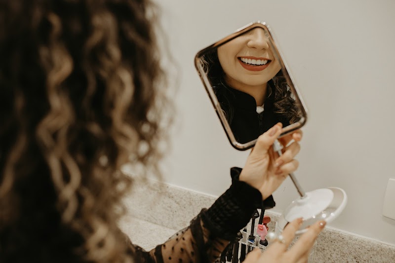 Dra Nathani Araújo | Dentista especialista em Odontologia Estética e Prótese dentária - foto 5