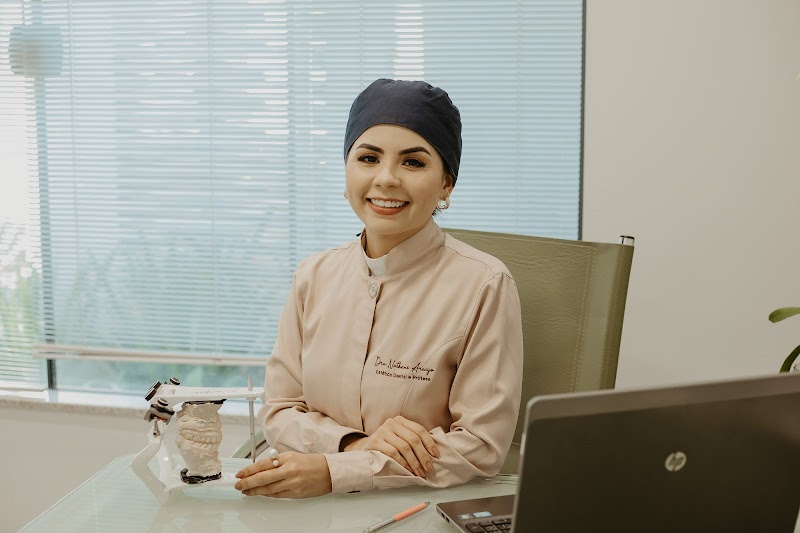 Dra Nathani Araújo | Dentista especialista em Odontologia Estética e Prótese dentária - foto 3