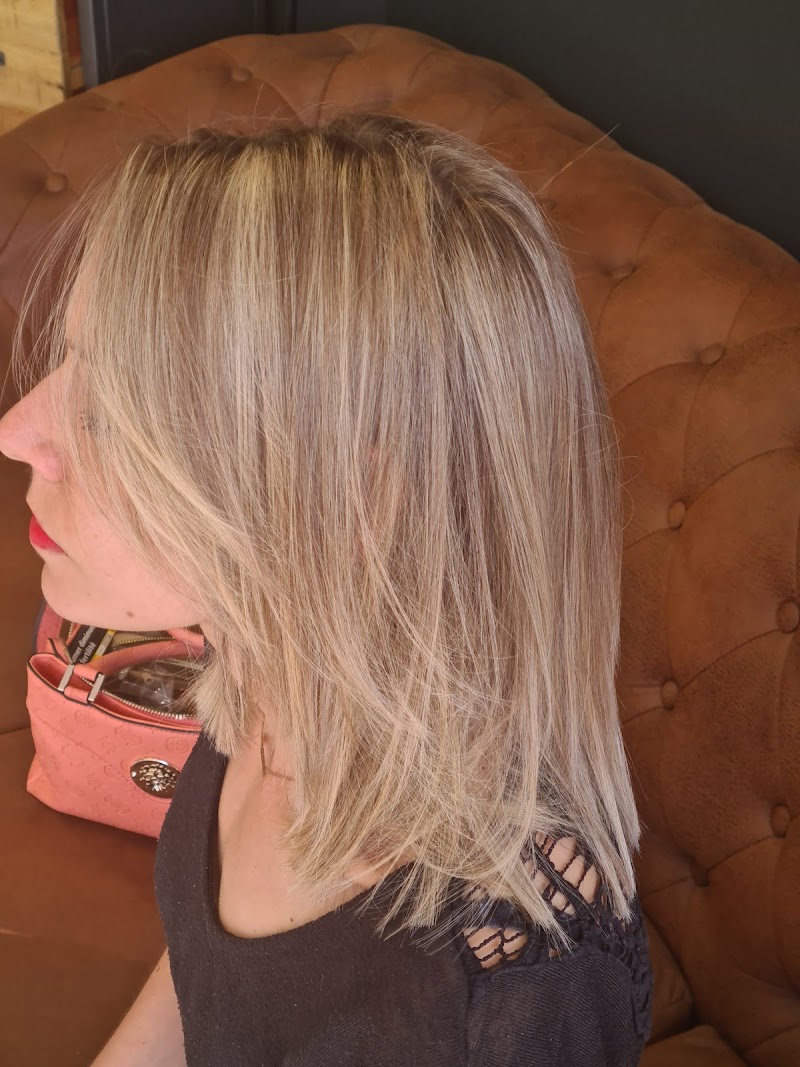 STUD' COIFFURE — photo 2