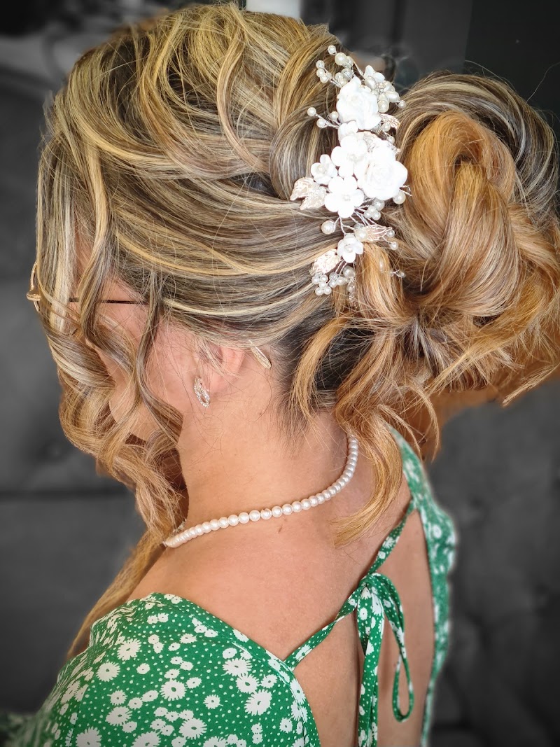 STUD' COIFFURE — photo 3