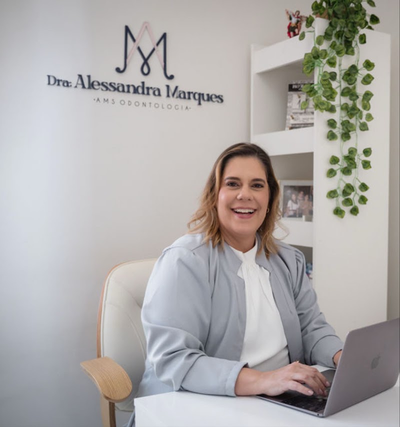 AMS Odontologia — Clareamento Dental com LED Violeta | Facetas de Porcelana em Campinas