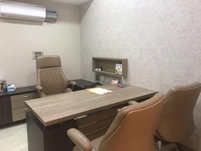 Dr Priyanka Bansal, Best Gynaecologist in Gurgaon, Normal Delivery, PCOS Doctor, High Risk Pregnancy Specialist, Abortions - Image 3